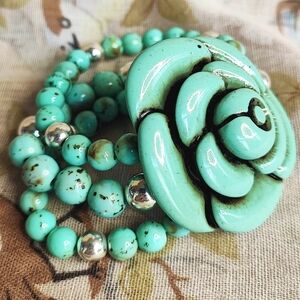 Carved Rose Triple Strand Beaded Stretch Bracelet Lacquered Silver Tone Artisan